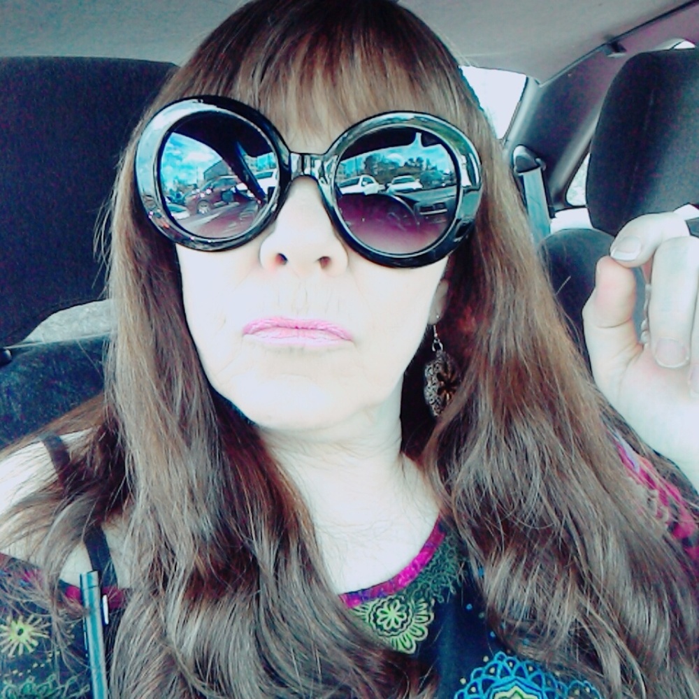 Meet your Posher, Julee